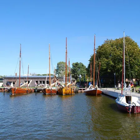 Mit Garten Am Bodstedter Bodden